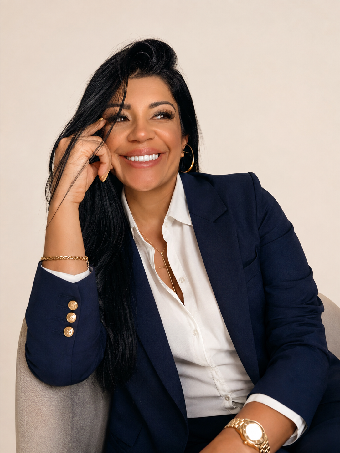 Mônica, especialista em produtos de limpeza, higiene e utilidades